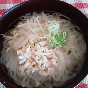 ダシダ入り！もやしと青ネギの鶏肉フォー